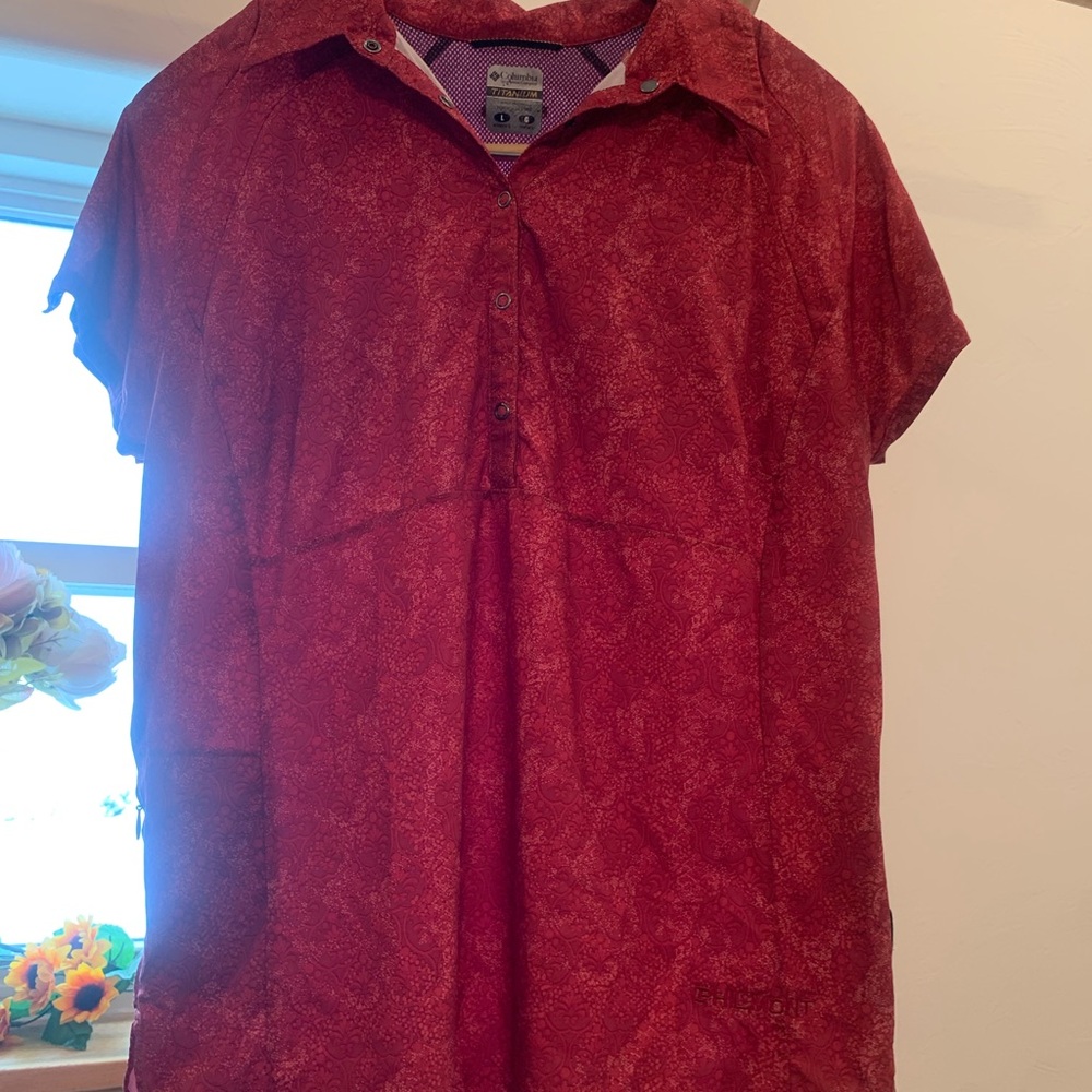 Columbia Women's Red Short Sleeve Top